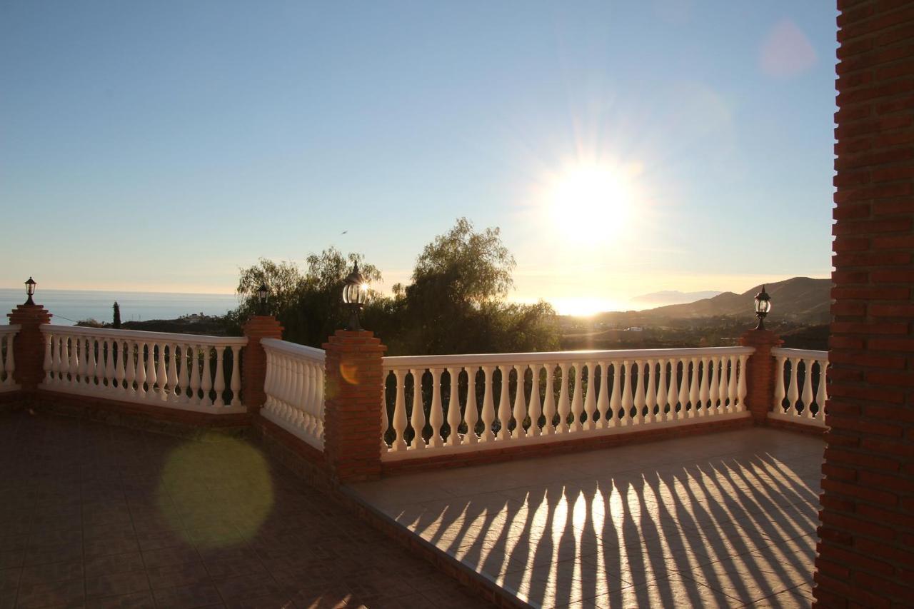 בנאחראפה Villa El Palomar Azul With Pool And Sea View מראה חיצוני תמונה